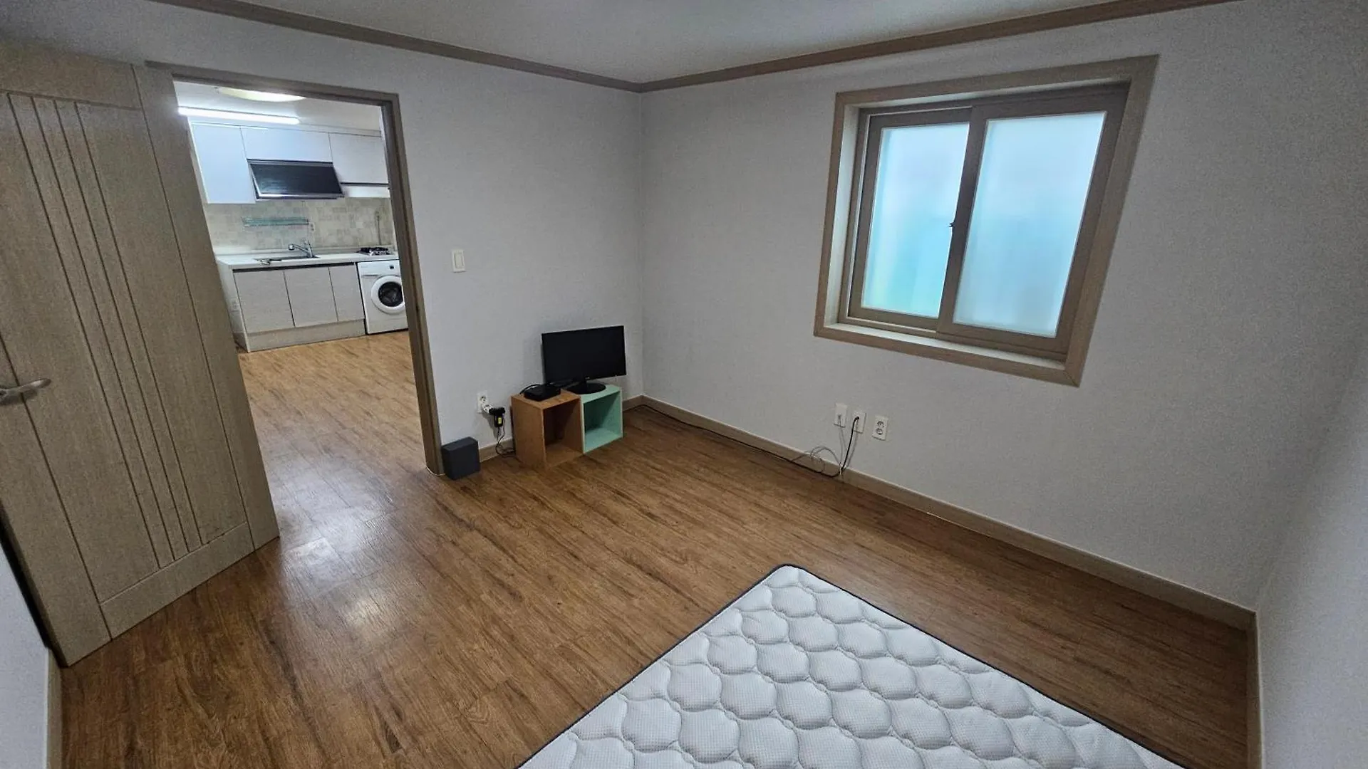 Adamville Busan 0*,